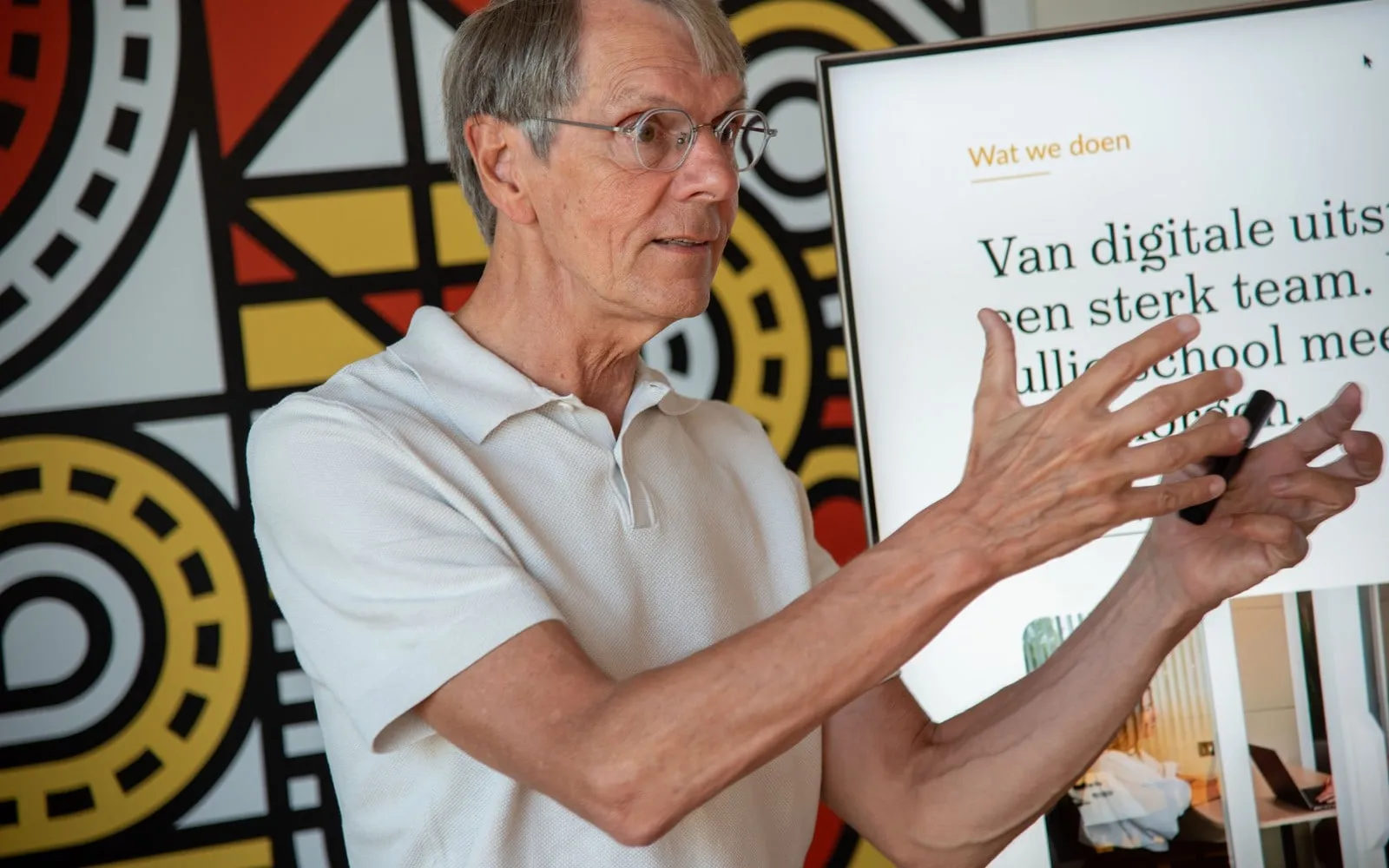 Walter Van Wouwe licht een presentatie toe tijdens een workshop