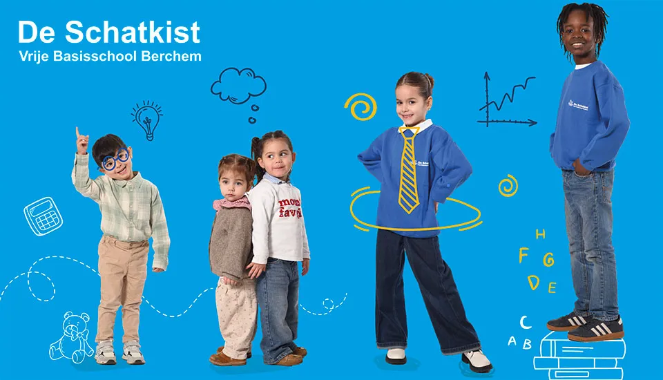 Campagnebeeld van vrije basisschool De Schatkist in Berchem, met kinderen in schooltruien op een blauwe achtergrond